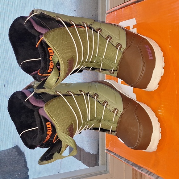 thirtytwo W's Zephyr Ft Snowboarding Boots - Picture 2 of 9